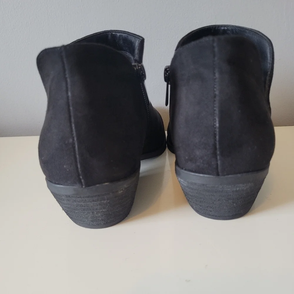 Torrid Black Faux Suede Vcut Bootie, BNWT, Size 6